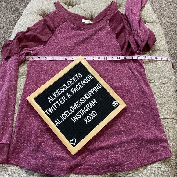 ‎Ruffled Cold Shoulder Sweatshirt - Picture 5 of 7